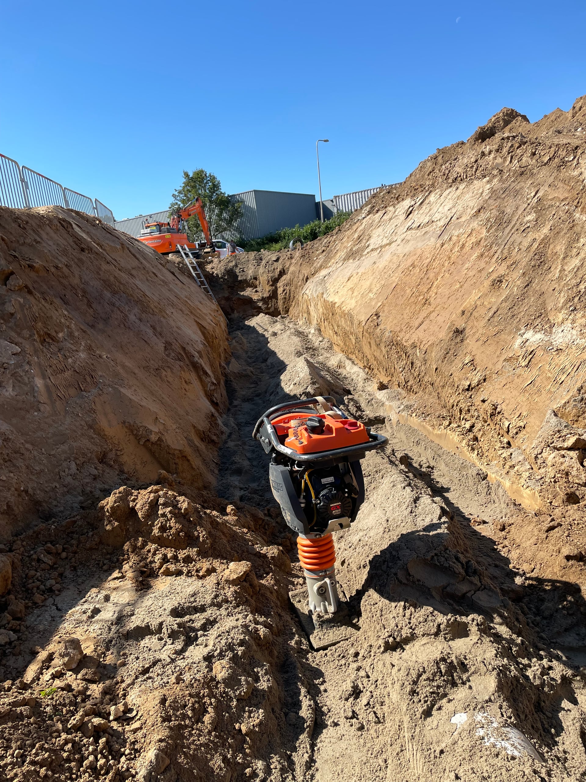 30 meter hoofdriool herstellen en nieuwe put opmetselen in Sittard – riolering projectfoto 1