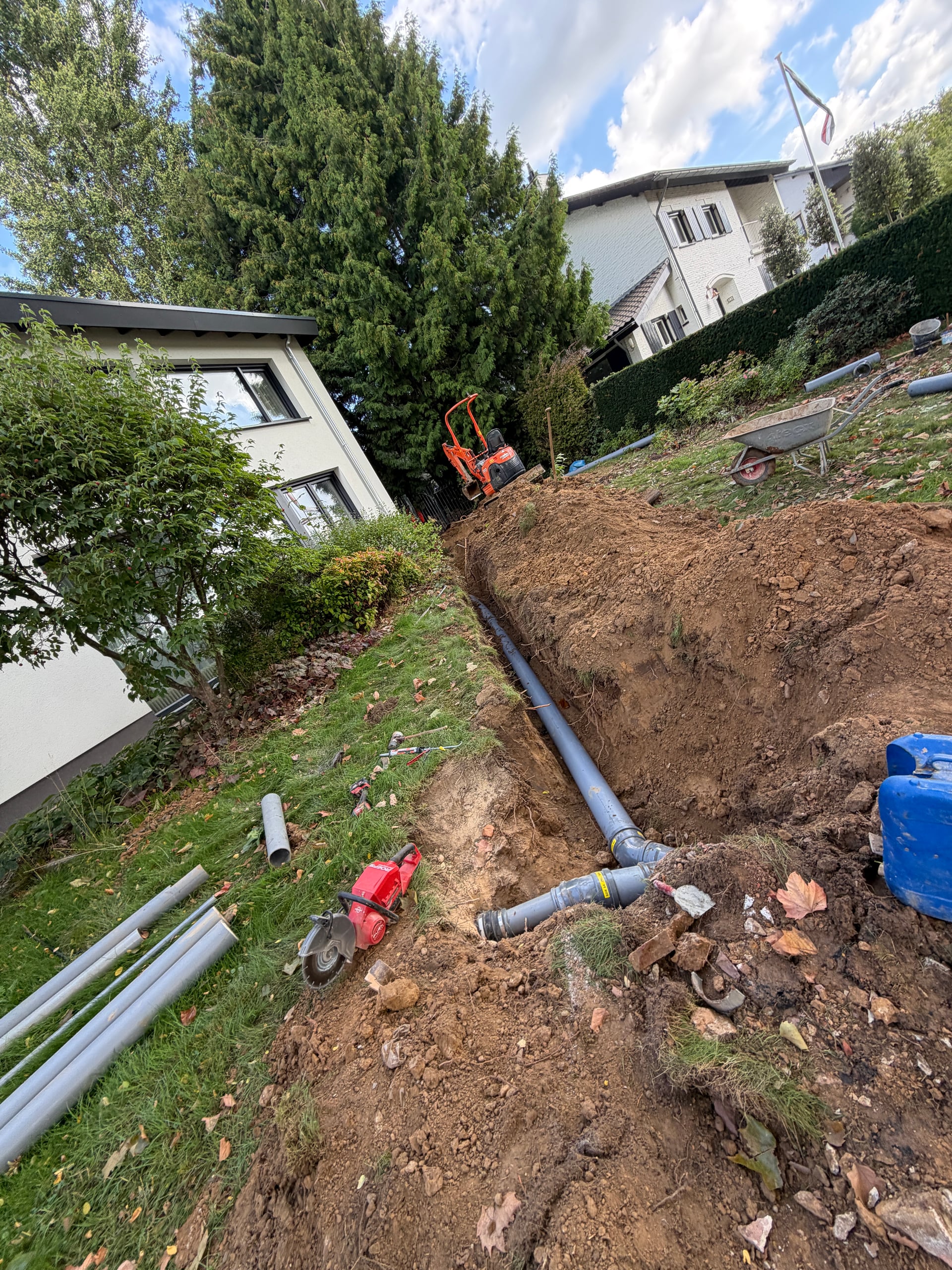 Complete vervanging van de riolering rondom een woning - Riolering project foto